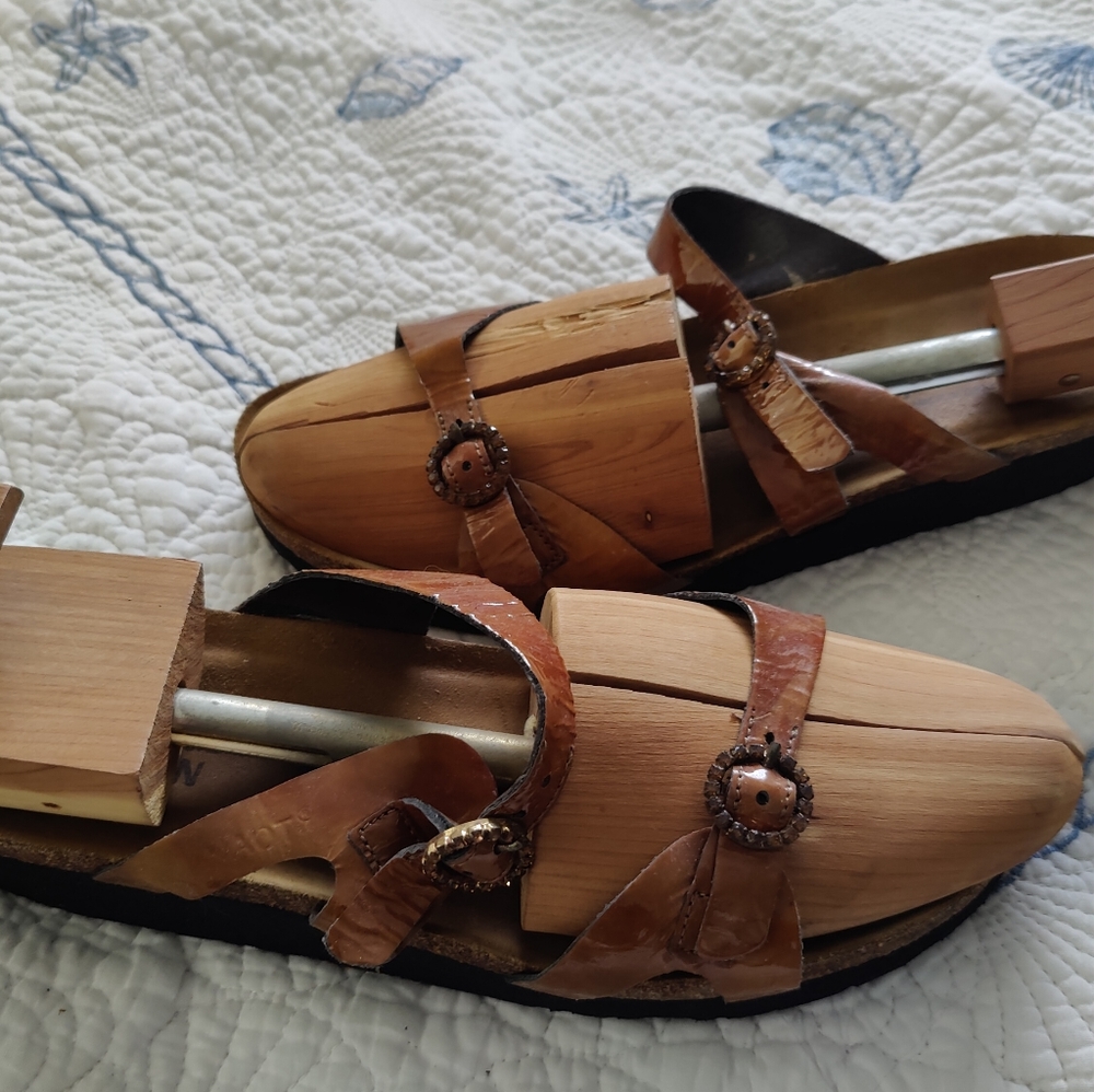 Naot Clog/Slides - image 2